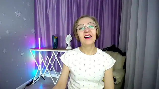 Snapshot of queen_a_n_i chatting on October 19, 2025, 10:07 am queen a n i online show from October 19, 2025, 10:07 am