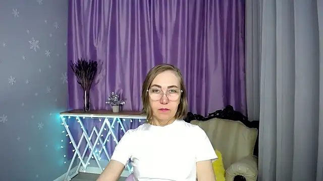 Snapshot of queen_a_n_i chatting on April 18, 2026, 9:00 am queen a n i online show from April 18, 2026, 9:00 am