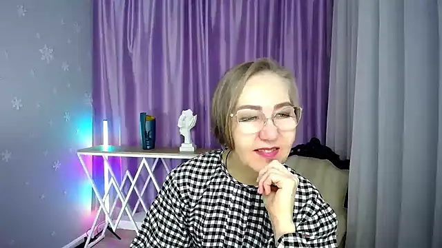 Snapshot of queen_a_n_i chatting on October 7, 2025, 10:49 am queen a n i online show from October 7, 2025, 10:49 am