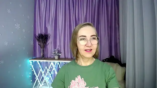 Snapshot of queen_a_n_i chatting on May 4, 2026, 8:50 am queen a n i online show from May 4, 2026, 8:50 am