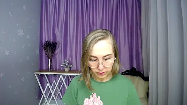 Snapshot of queen_a_n_i chatting on May 6, 2026, 9:35 am queen a n i online show from May 6, 2026, 9:35 am