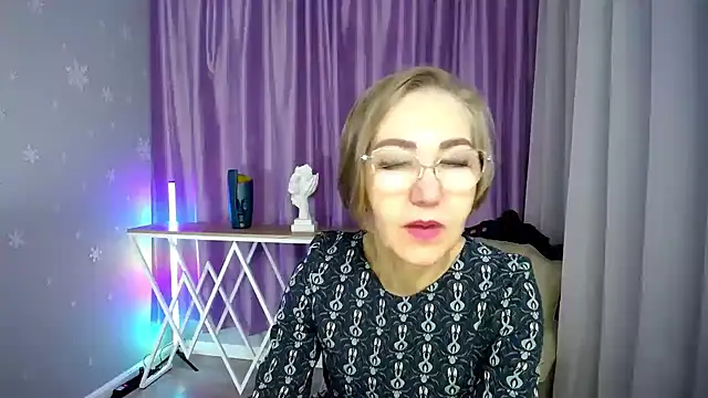 Snapshot of queen_a_n_i chatting on October 14, 2025, 12:39 pm queen a n i online show from October 14, 2025, 12:39 pm