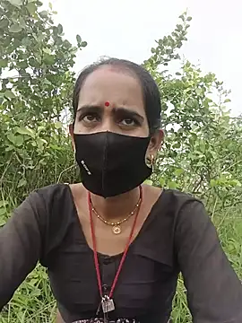 Snapshot of Mohni_Das chatting on July 19, 2026, 5:05 am Mohni Das online show from July 19, 2026, 5:05 am