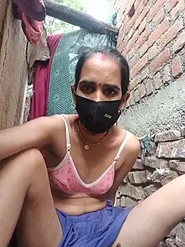 Snapshot of Mohni_Das chatting on July 12, 2026, 2:45 am Mohni Das online show from July 12, 2026, 2:45 am