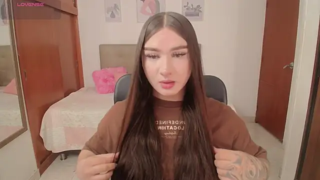 Miley Baker online show from November 27, 2025, 2:39 pm