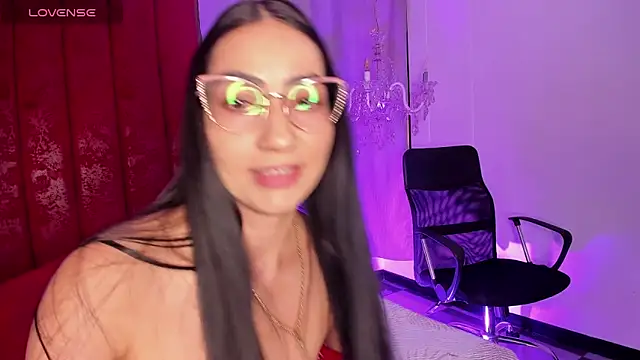 Snapshot of Selenee- chatting on November 14, 2025, 3:59 pm Selenee- online show from November 14, 2025, 3:59 pm