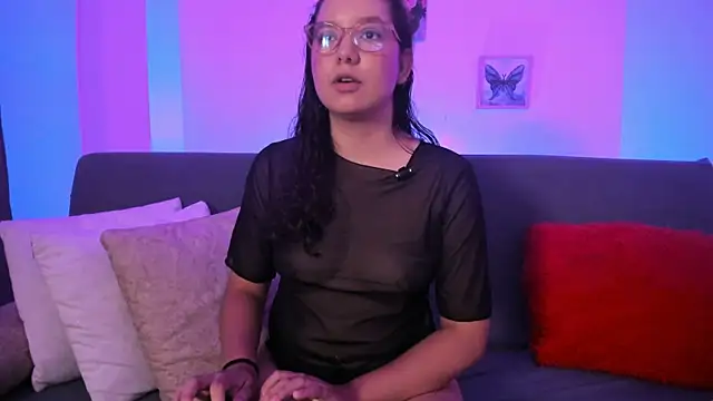 BUUNNY BELLA online show from May 17, 2026, 8:20 pm
