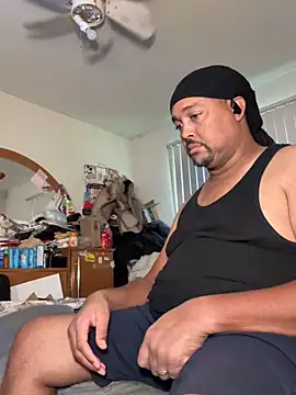 Snapshot of Tez44 chatting on February 5, 2026, 7:32 pm Tez44 online show from February 5, 2026, 7:32 pm