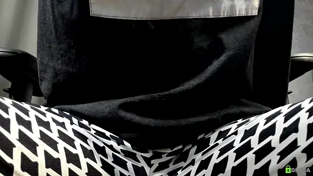 Snapshot of Courtney_Luv chatting on October 25, 2025, 11:42 am Courtney Luv online show from October 25, 2025, 11:42 am