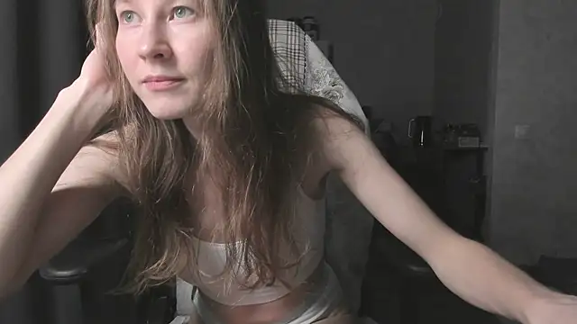 Snapshot of Courtney_Luv chatting on July 19, 2026, 5:21 pm Courtney Luv online show from July 19, 2026, 5:21 pm