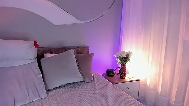 Snapshot of Nicolle_W chatting on July 27, 2026, 11:50 am Nicolle W online show from July 27, 2026, 11:50 am