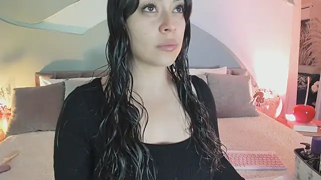 Nicolle W online show from October 22, 2025, 11:42 am