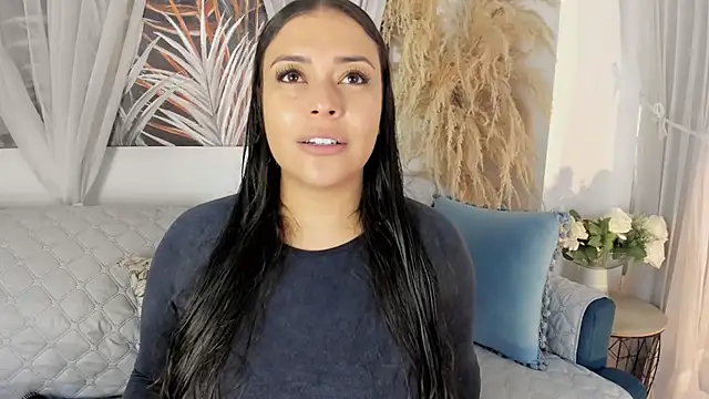 Snapshot of Nicolle_W chatting on June 30, 2026, 11:43 am Nicolle W online show from June 30, 2026, 11:43 am