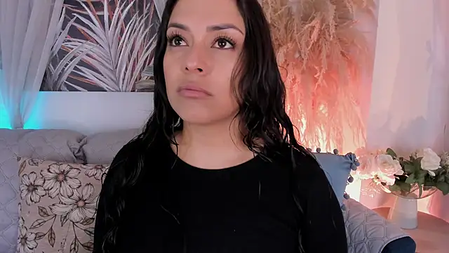 Snapshot of Nicolle_W chatting on June 26, 2026, 11:49 am Nicolle W online show from June 26, 2026, 11:49 am