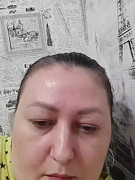 Snapshot of Rini333 chatting on November 8, 2025, 4:43 pm Rini333 online show from November 8, 2025, 4:43 pm