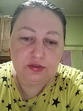 Snapshot of Rini333 chatting on October 9, 2025, 8:42 pm Rini333 online show from October 9, 2025, 8:42 pm