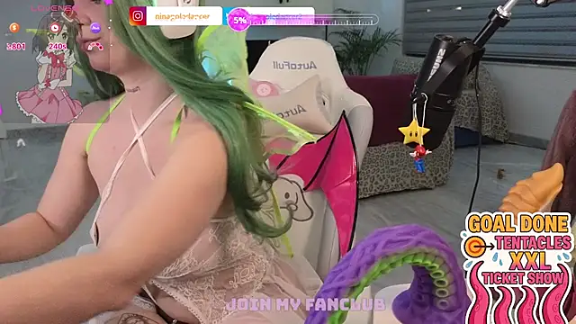 Snapshot of ninapoledance chatting on October 23, 2025, 6:39 pm ninapoledance online show from October 23, 2025, 6:39 pm