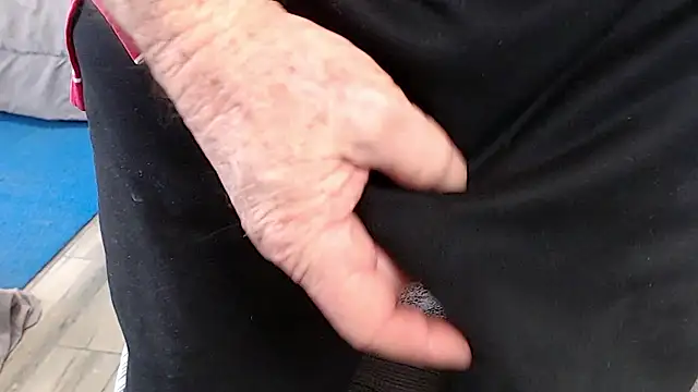 Snapshot of rockpoint69 chatting on April 11, 2026, 1:37 pm rockpoint69 online show from April 11, 2026, 1:37 pm