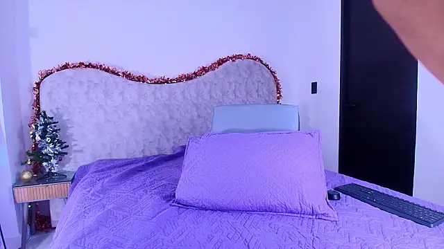 shelsyloreds online show from December 17, 2025, 11:59 am