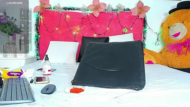 Snapshot of Sharon_smiith chatting on December 7, 2024, 4:48 am Sharon smiith online show from December 7, 2024, 4:48 am