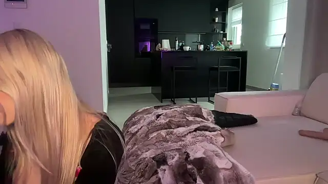 HannaXLove online show from February 1, 2026, 3:10 pm