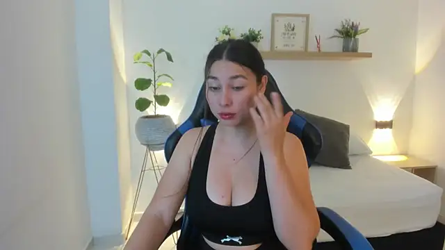 Snapshot of bella_99_ chatting on May 28, 2026, 11:27 am bella 99 online show from May 28, 2026, 11:27 am