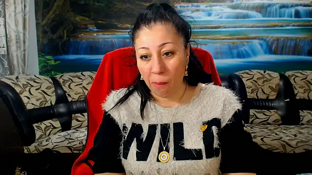 Snapshot of MoistMady chatting on April 3, 2026, 3:35 am MoistMady online show from April 3, 2026, 3:35 am