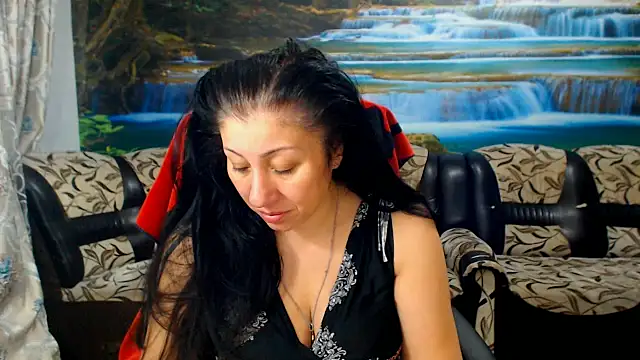 Snapshot of MoistMady chatting on April 5, 2026, 1:45 am MoistMady online show from April 5, 2026, 1:45 am