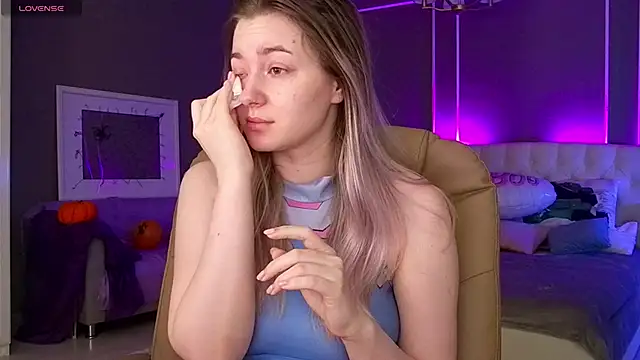 elinanortas online show from November 3, 2025, 1:33 am