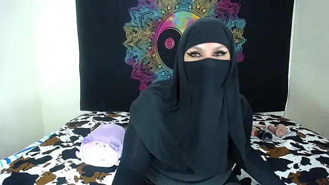 evelyn  salah online show from November 8, 2025, 9:51 pm