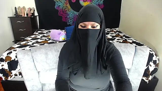 evelyn  salah online show from December 1, 2025, 7:15 pm