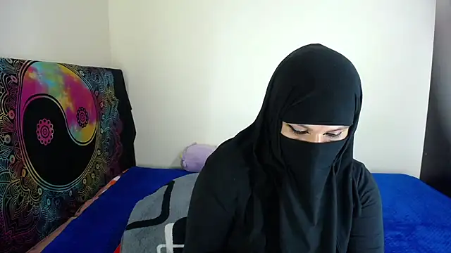 Snapshot of evelyn__salah chatting on April 21, 2026, 1:42 am evelyn salah online show from April 21, 2026, 1:42 am