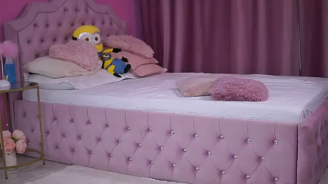 AshleySinn online show from October 12, 2025, 3:46 pm