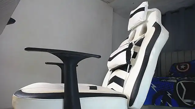 Snapshot of DavidAngell7 chatting on September 15, 2025, 6:58 am DavidAngell7 online show from September 15, 2025, 6:58 am