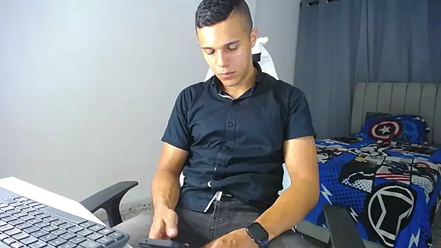 Snapshot of DavidAngell7 chatting on March 18, 2025, 1:02 am DavidAngell7 online show from March 18, 2025, 1:02 am