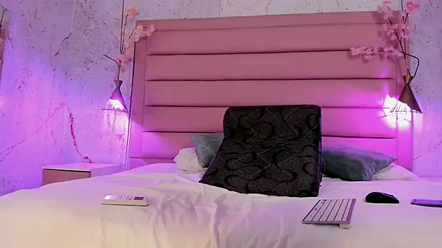 Snapshot of Scarleett_22 chatting on December 5, 2025, 8:06 pm Scarleett 22 online show from December 5, 2025, 8:06 pm