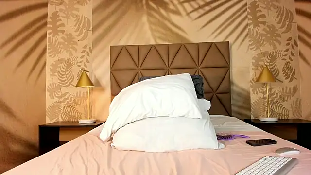 Snapshot of Scarleett_22 chatting on May 16, 2026, 7:57 pm Scarleett 22 online show from May 16, 2026, 7:57 pm