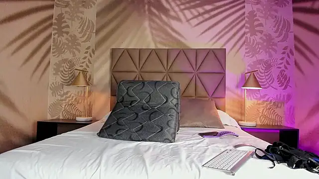 Scarleett 22 online show from January 13, 2026, 8:02 pm