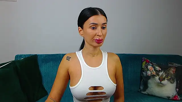 Snapshot of SaraDaisy chatting on October 9, 2025, 5:13 pm SaraDaisy online show from October 9, 2025, 5:13 pm