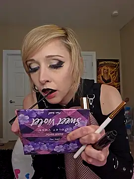 AmethystFoxx online show from April 18, 2026, 7:40 pm