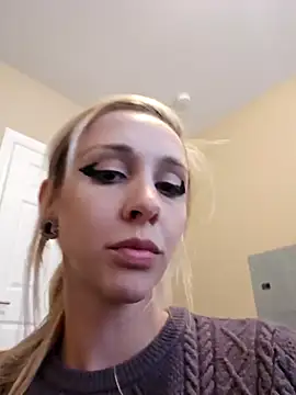 Snapshot of AmethystFoxx chatting on October 21, 2025, 9:03 pm AmethystFoxx online show from October 21, 2025, 9:03 pm