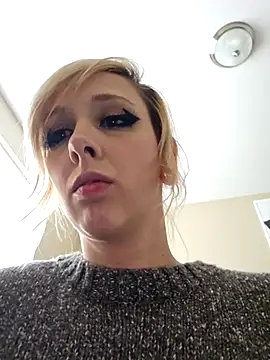 AmethystFoxx online show from May 6, 2026, 9:30 pm