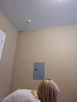 Snapshot of AmethystFoxx chatting on November 6, 2025, 9:41 pm AmethystFoxx online show from November 6, 2025, 9:41 pm