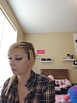 Snapshot of AmethystFoxx chatting on June 20, 2026, 5:40 pm AmethystFoxx online show from June 20, 2026, 5:40 pm