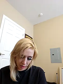 AmethystFoxx online show from March 30, 2026, 5:36 pm