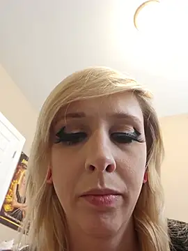 AmethystFoxx online show from June 25, 2026, 8:14 pm
