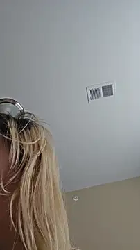 AmethystFoxx online show from July 25, 2026, 4:24 pm