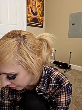 AmethystFoxx online show from March 15, 2026, 9:44 pm