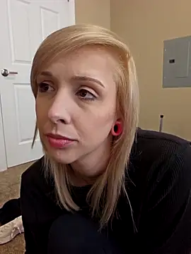 AmethystFoxx online show from February 21, 2026, 9:28 pm