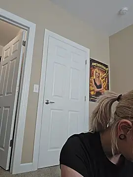 AmethystFoxx online show from August 4, 2026, 3:38 pm